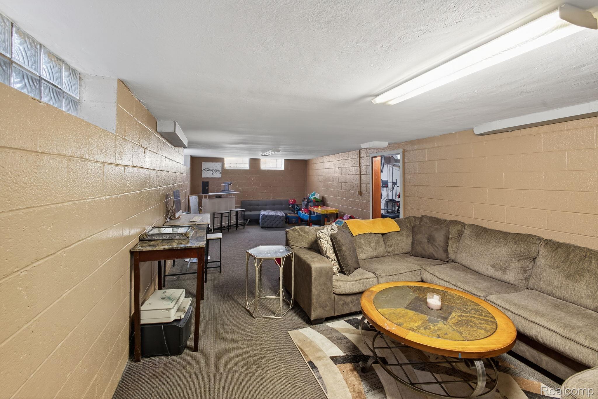 28025 Sunset Boulevard Property Photo 25