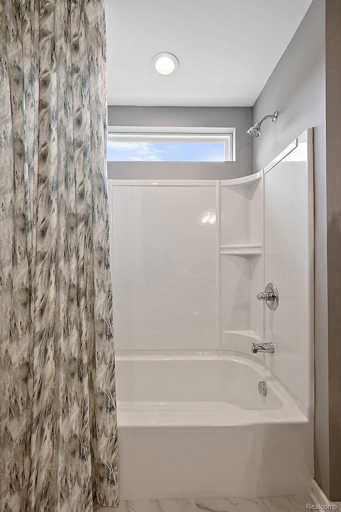 6112 N Trailwoods Drive Property Photo 12