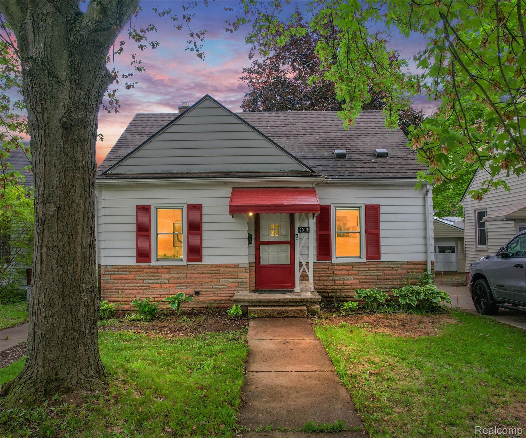 2017 Harding Avenue Property Photo 1