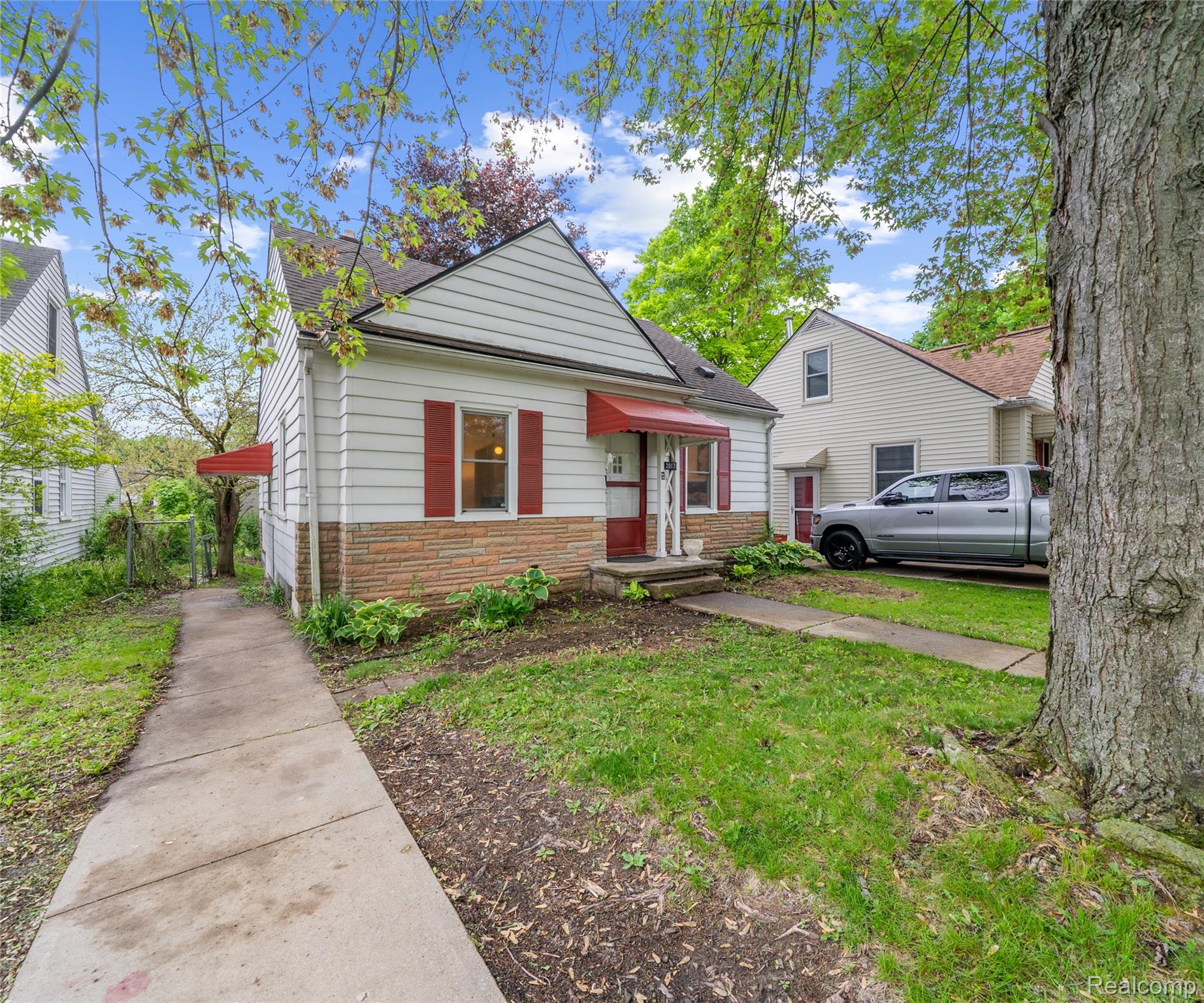 2017 Harding Avenue Property Photo 6