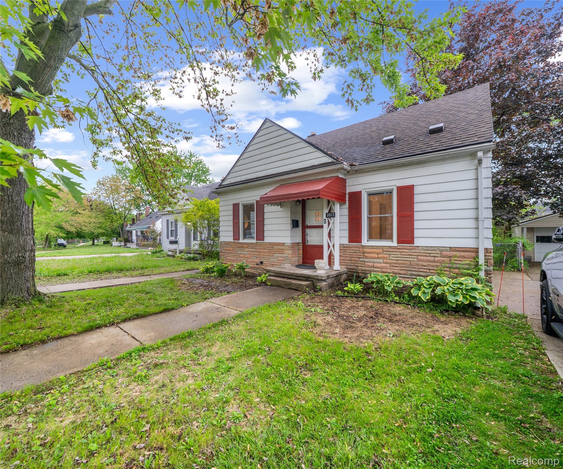 2017 Harding Avenue Property Photo 8