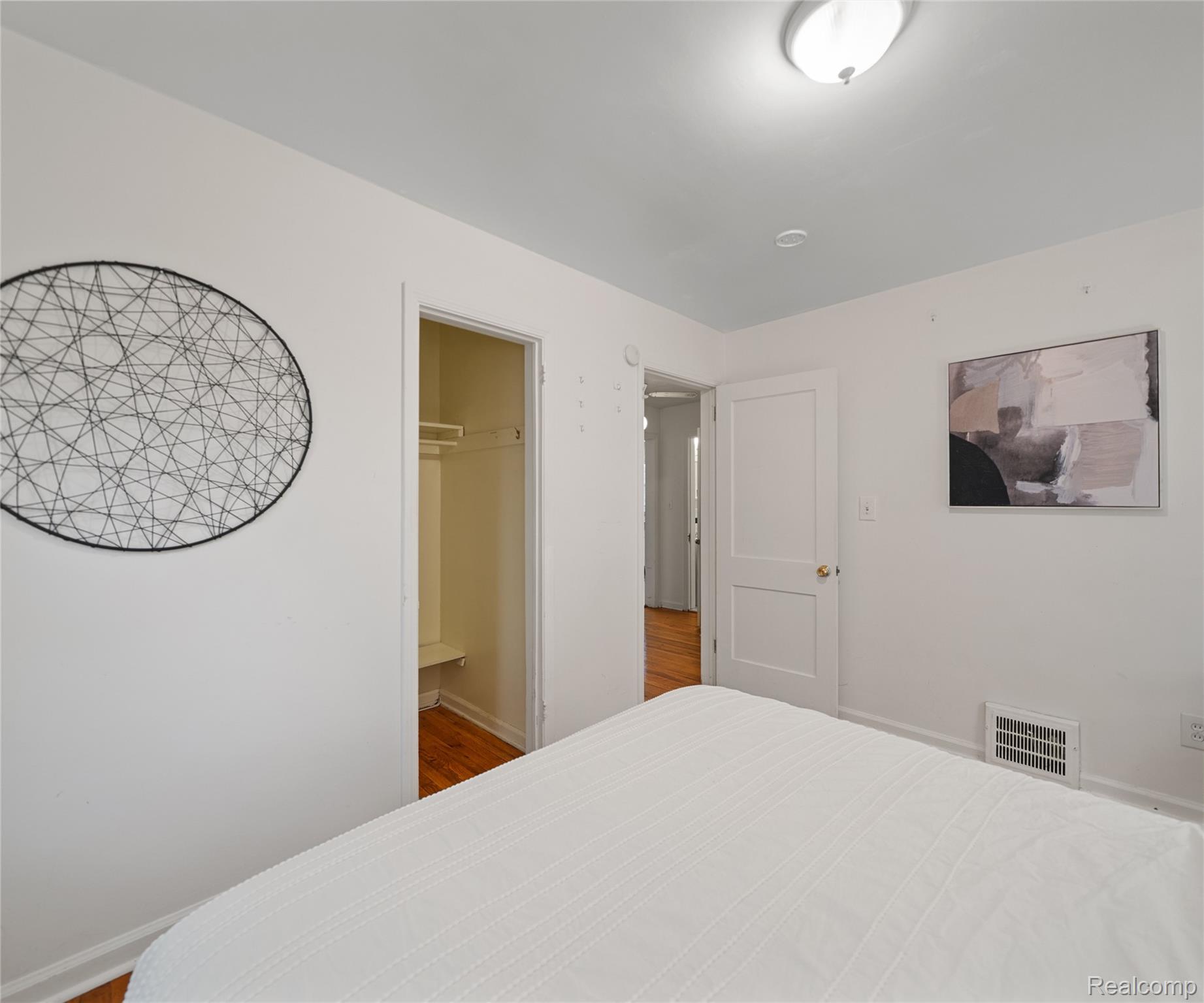 2017 Harding Avenue Property Photo 15