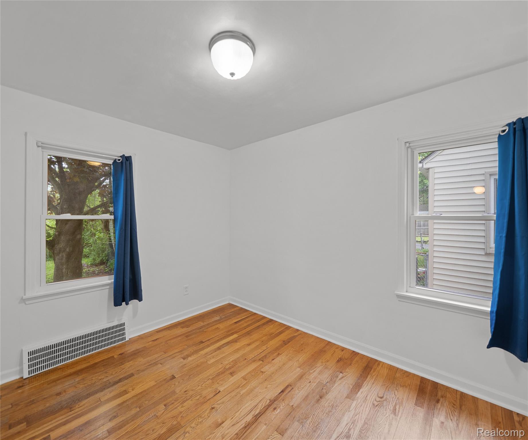 2017 Harding Avenue Property Photo 17