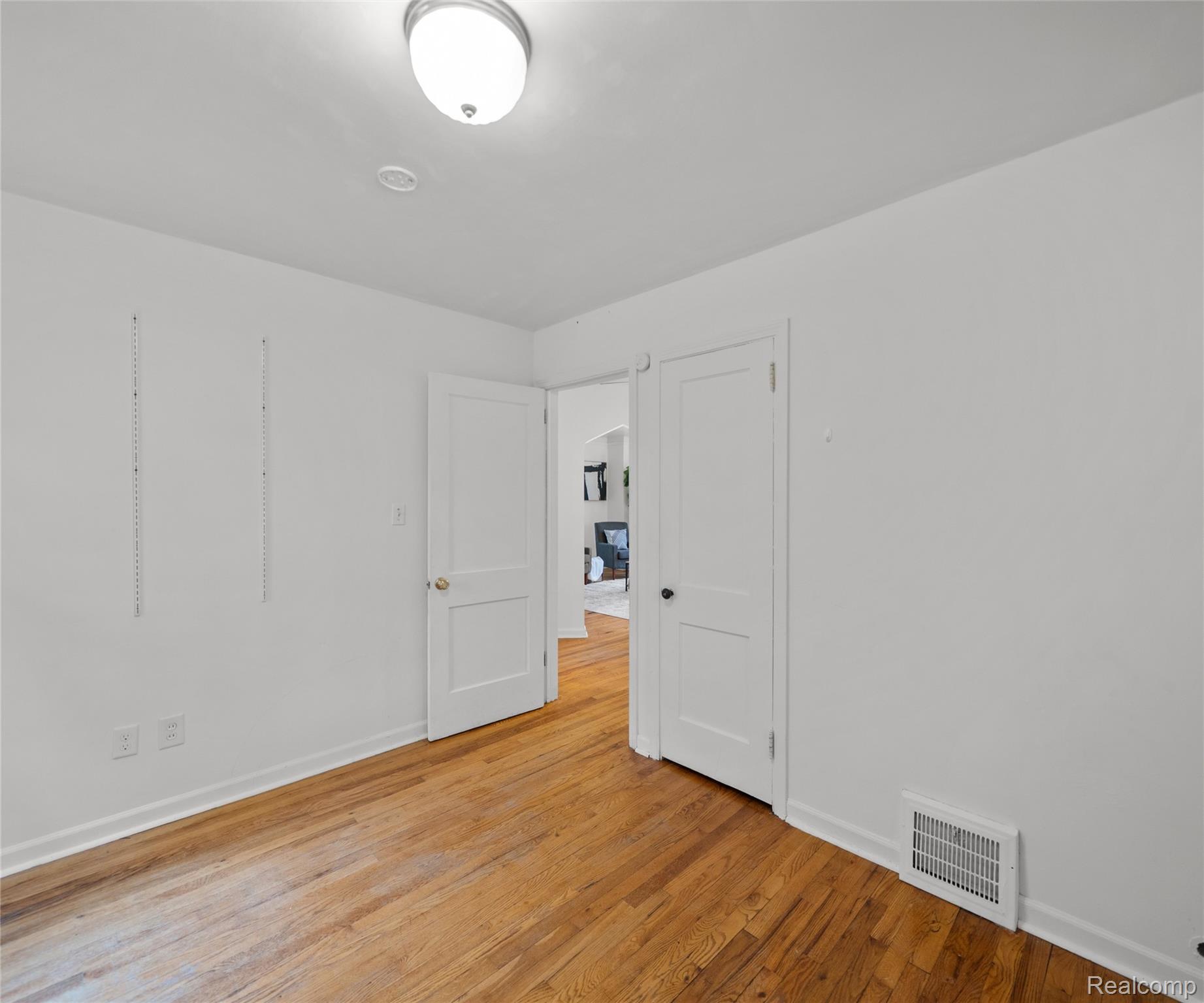 2017 Harding Avenue Property Photo 18