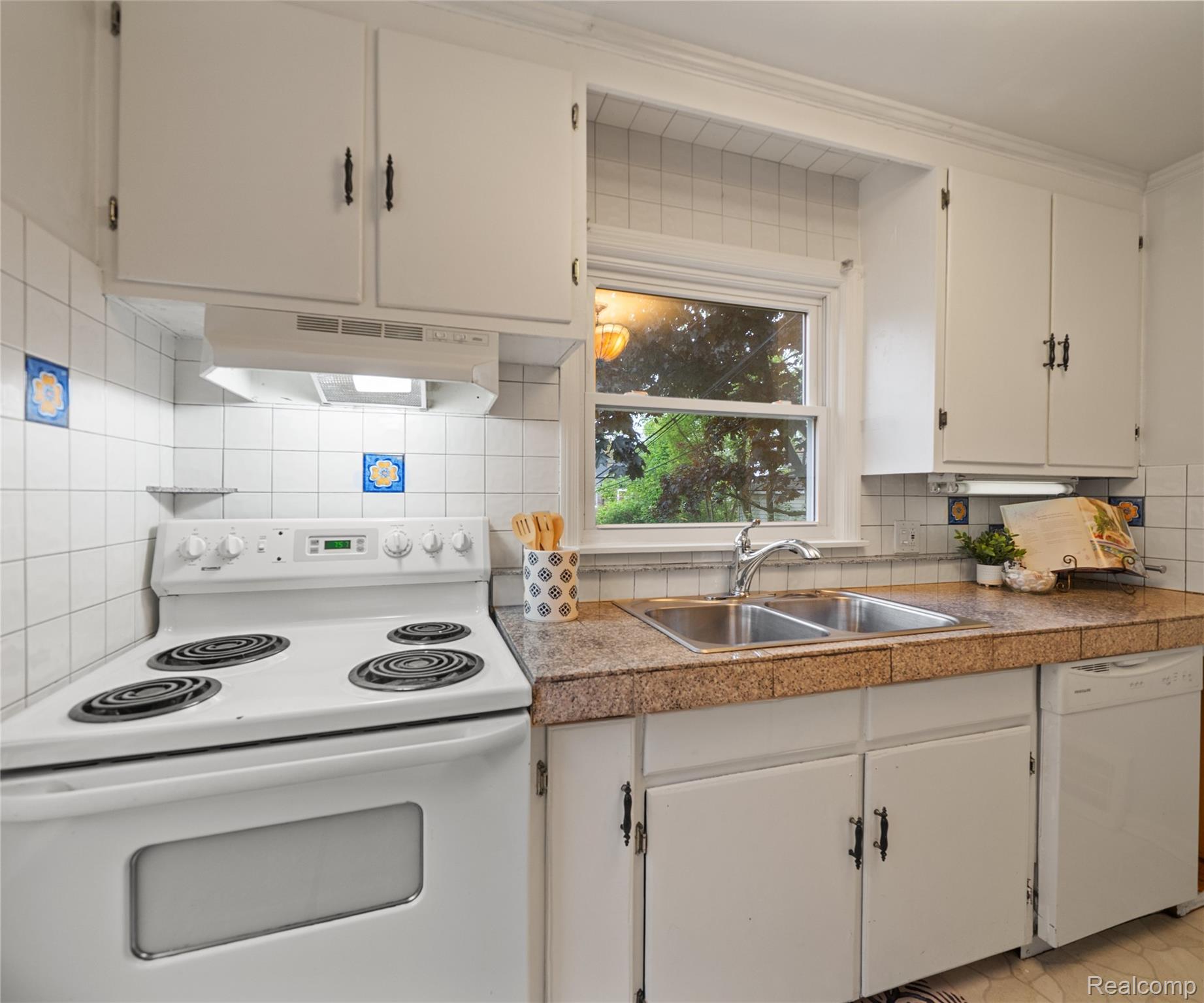 2017 Harding Avenue Property Photo 23