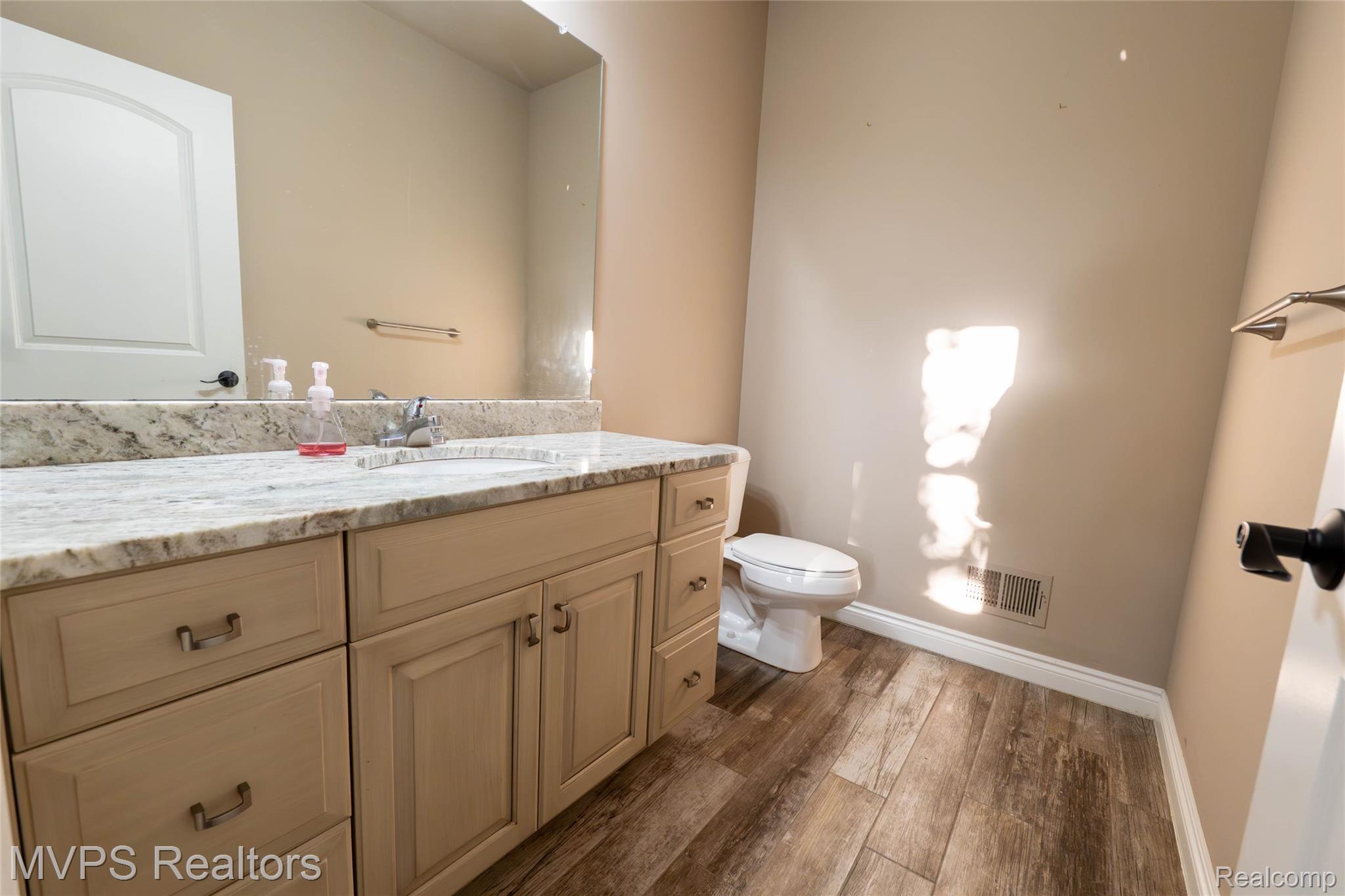 11240 29 Mile Road Property Photo 14