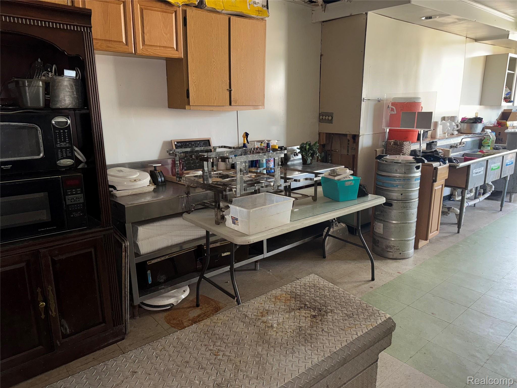 15715 Schaefer Highway Property Photo 13