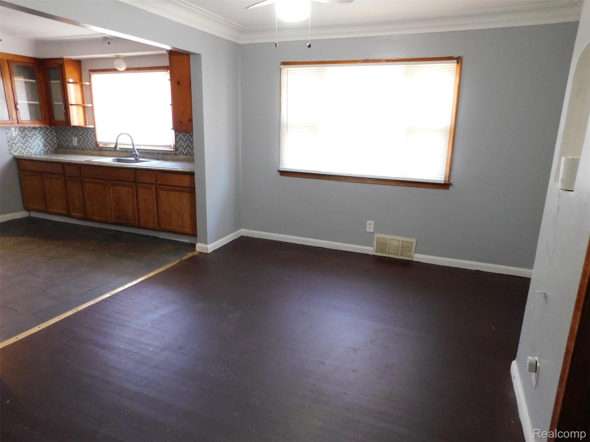 11539 Lakepointe Street Property Photo 3