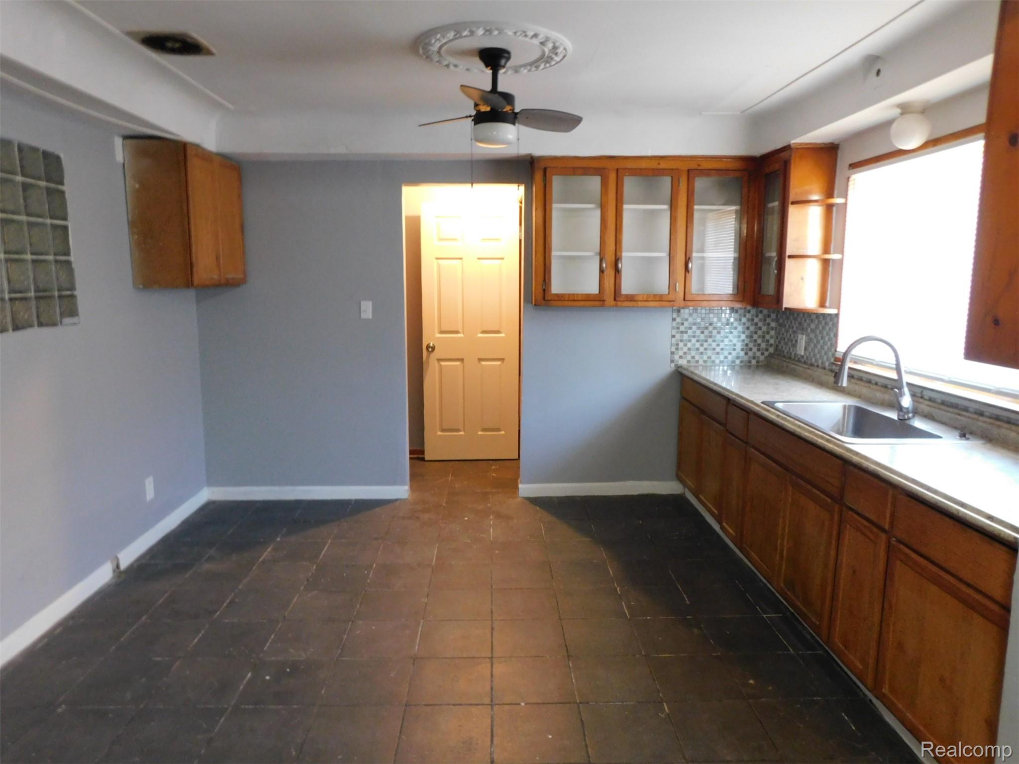11539 Lakepointe Street Property Photo 5