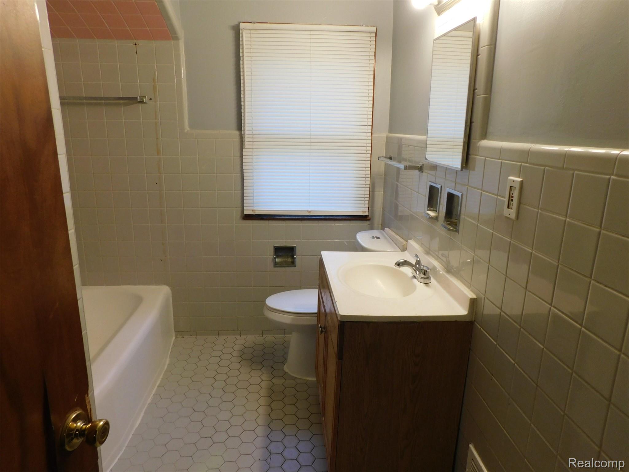 11539 Lakepointe Street Property Photo 7