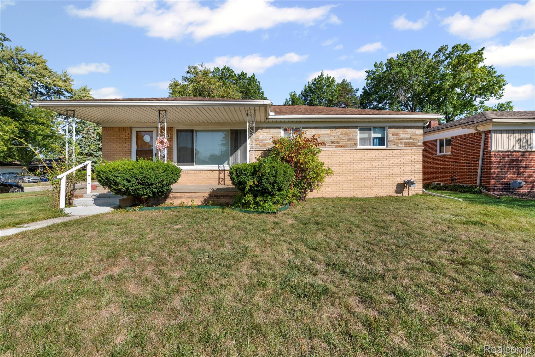 24544 Patricia Avenue Property Photo 4