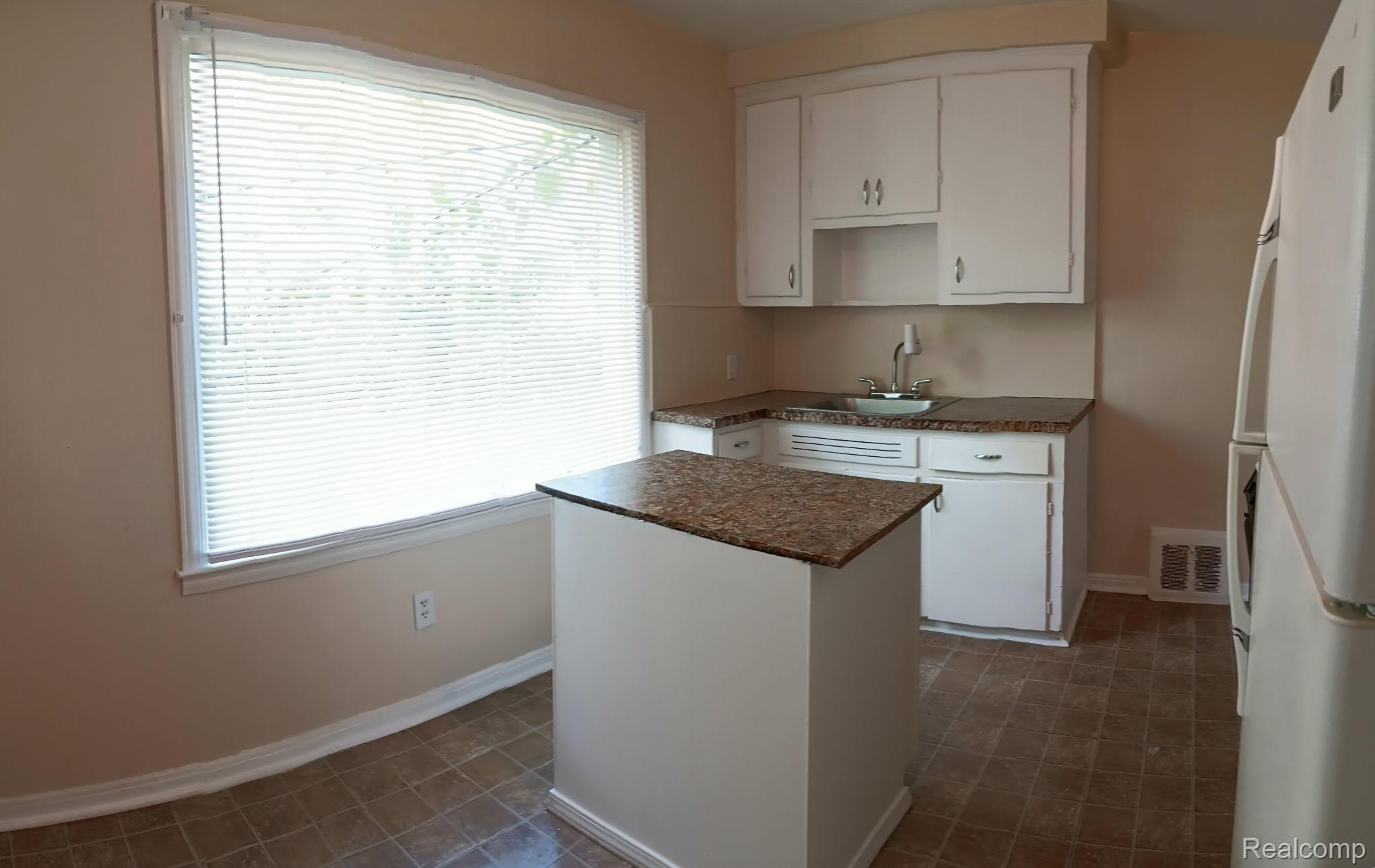 9250 Plainview Property Photo 4