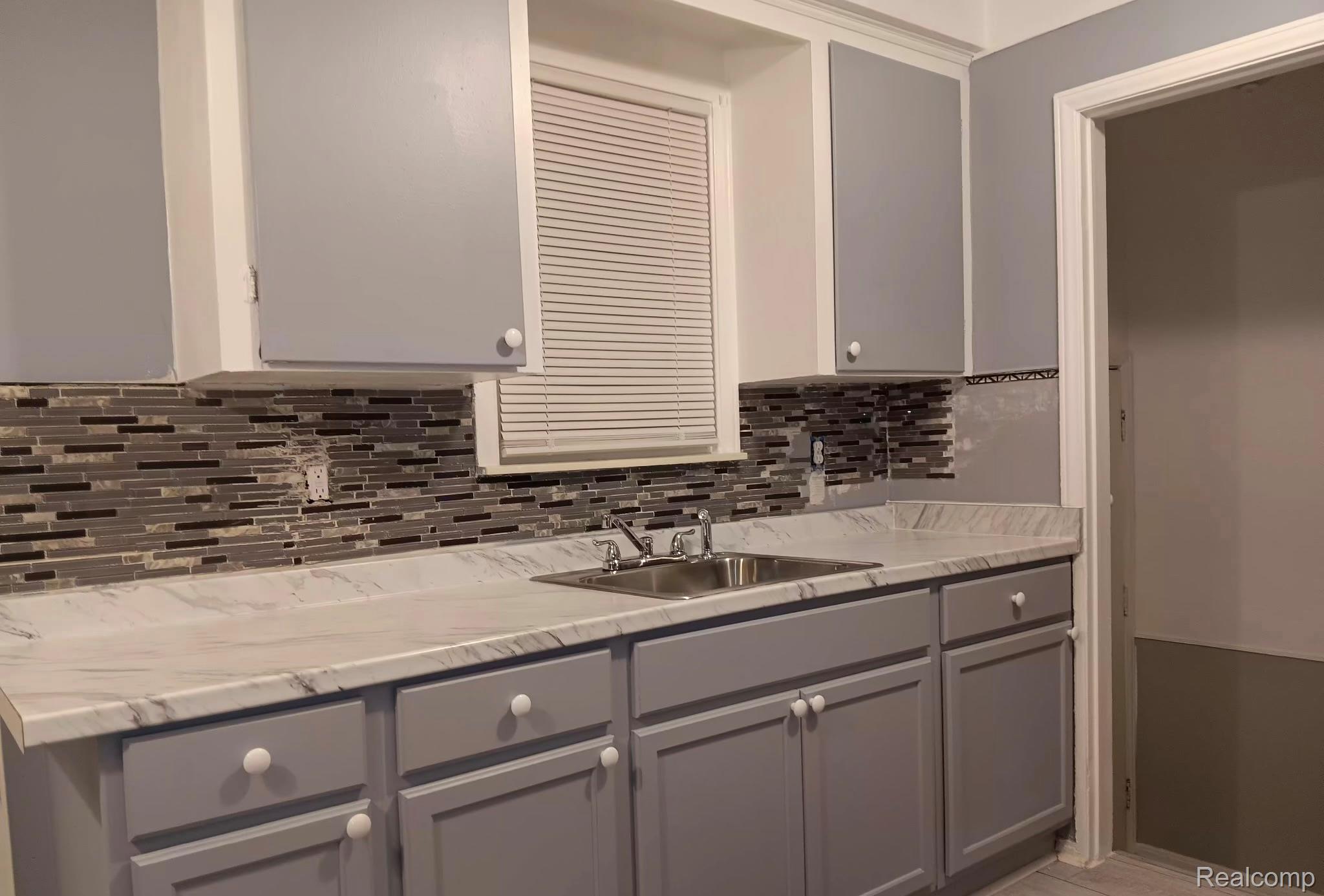 9251 Plainview Property Photo 5