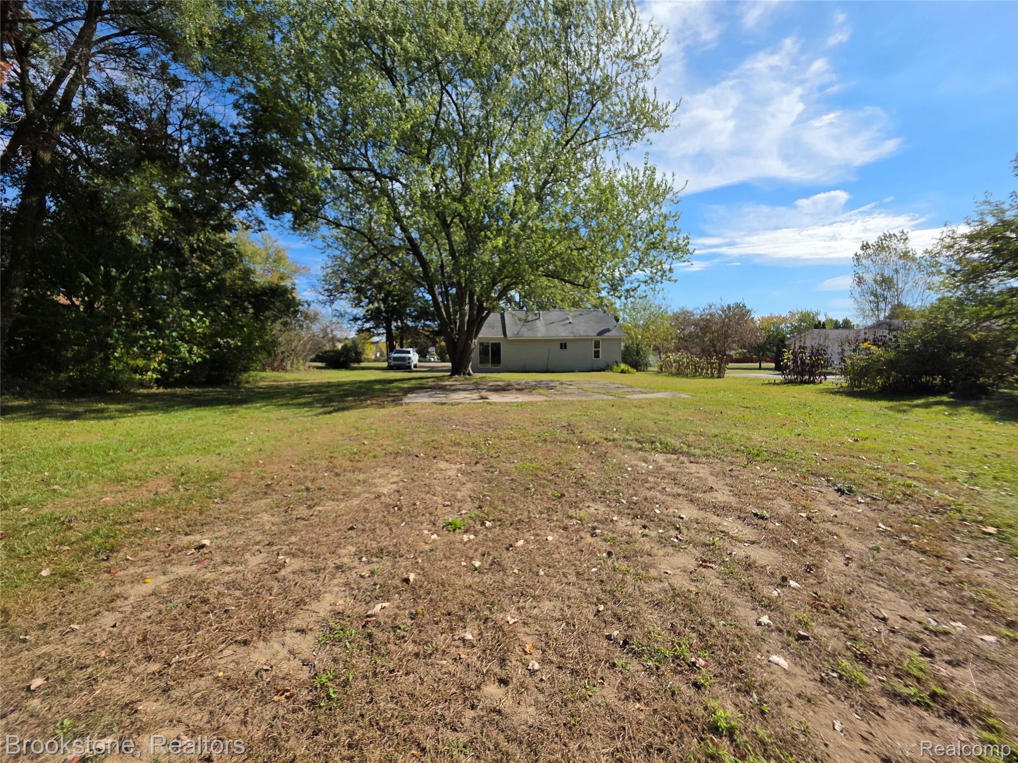 7385 N Lewis Road Property Photo 6