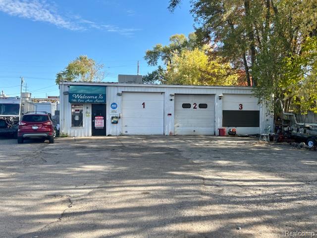 1370 E Michigan Avenue Property Photo 1