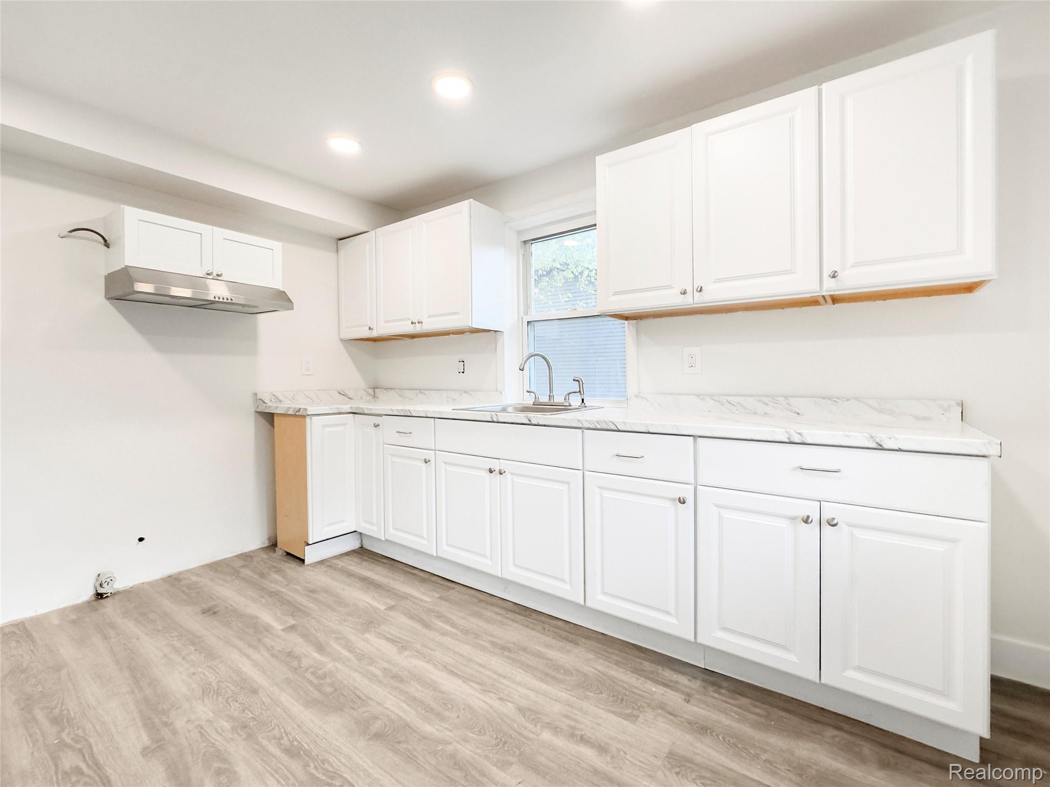 2372 Meadow Street Property Photo 6
