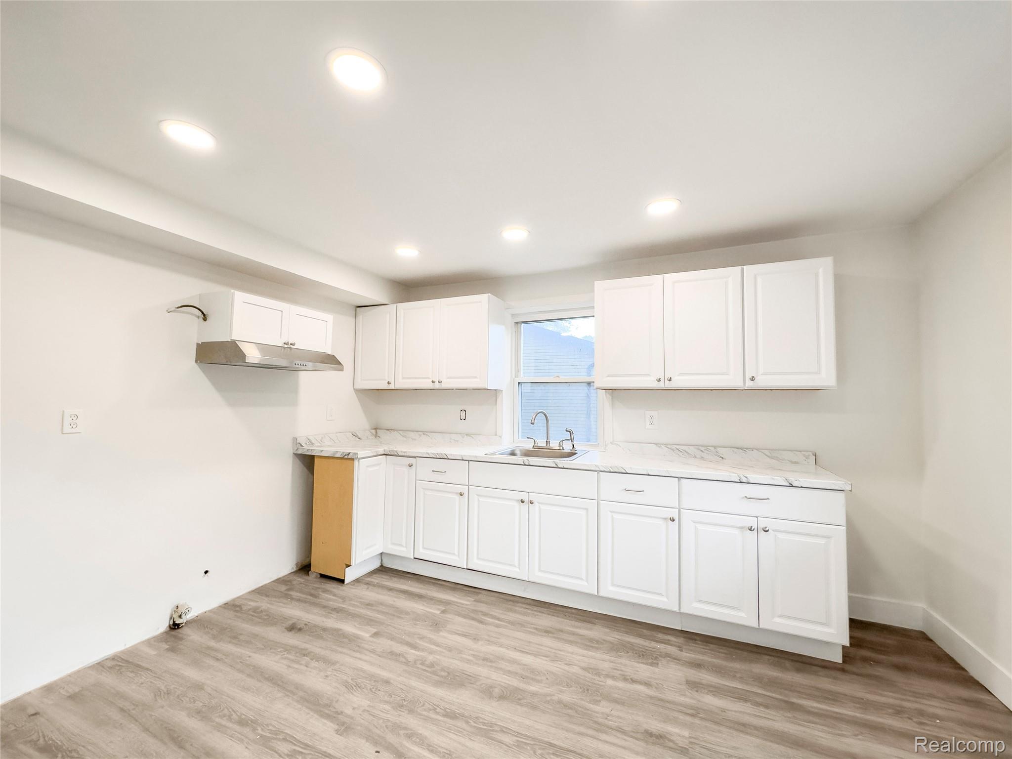 2372 Meadow Street Property Photo 7