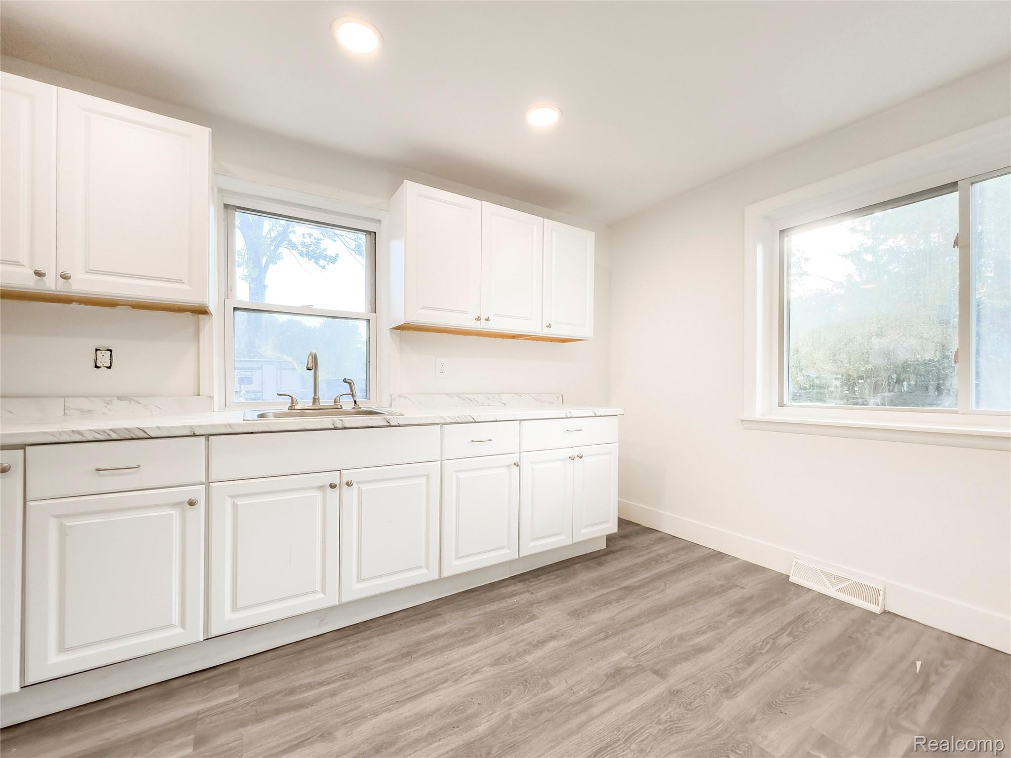 2372 Meadow Street Property Photo 8