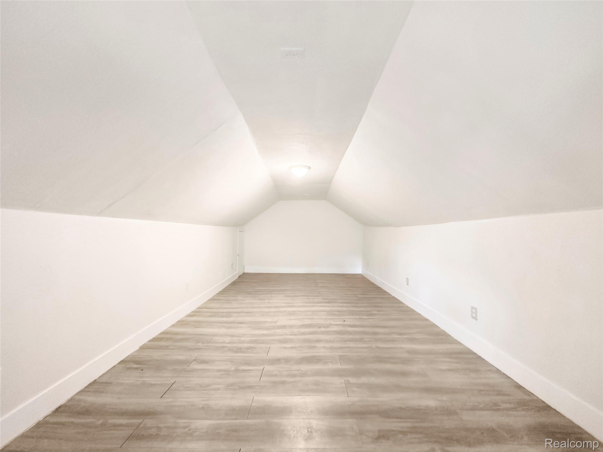 2372 Meadow Street Property Photo 13