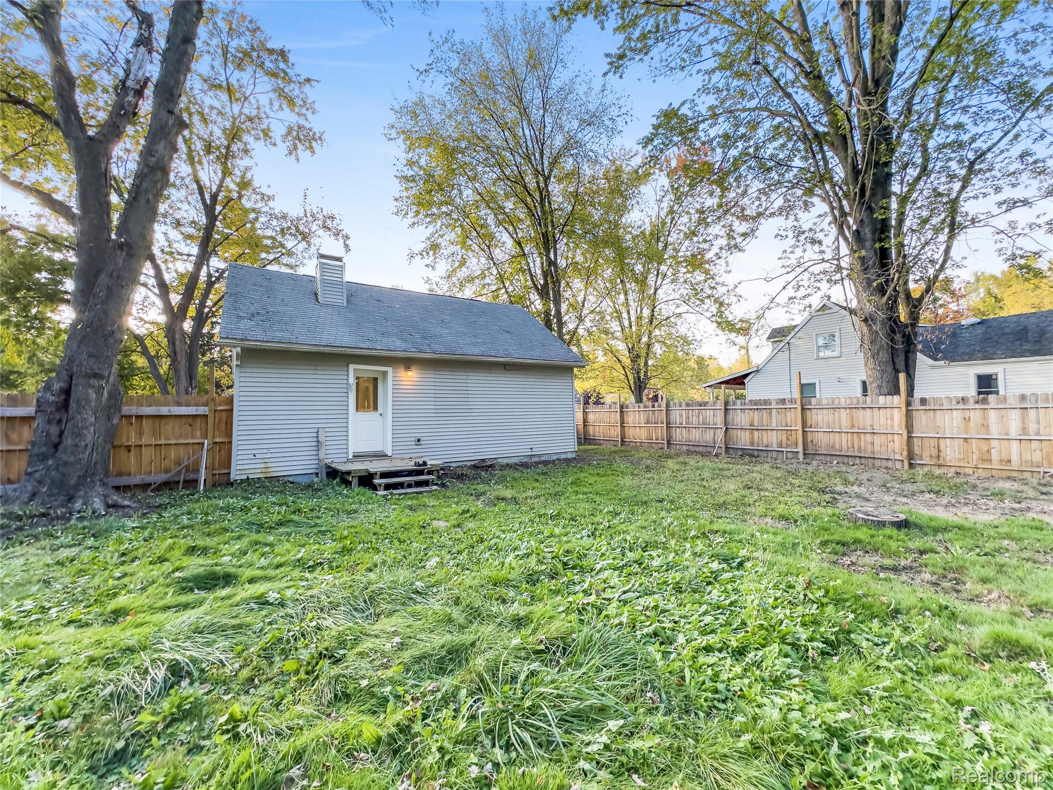 2372 Meadow Street Property Photo 15