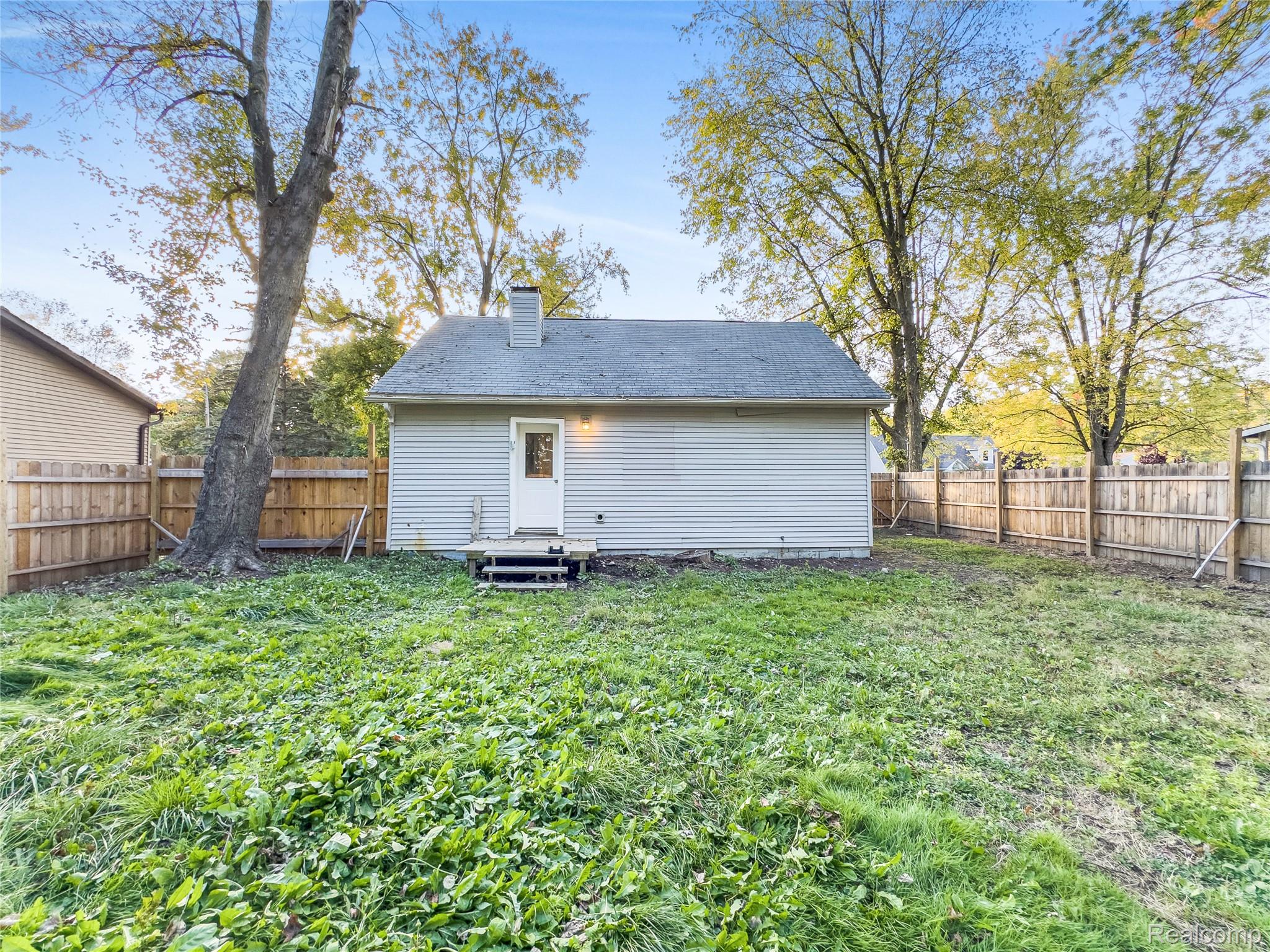 2372 Meadow Street Property Photo 16