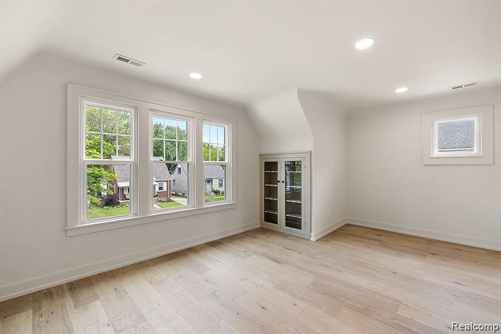 310 E Harry Avenue Property Photo 5