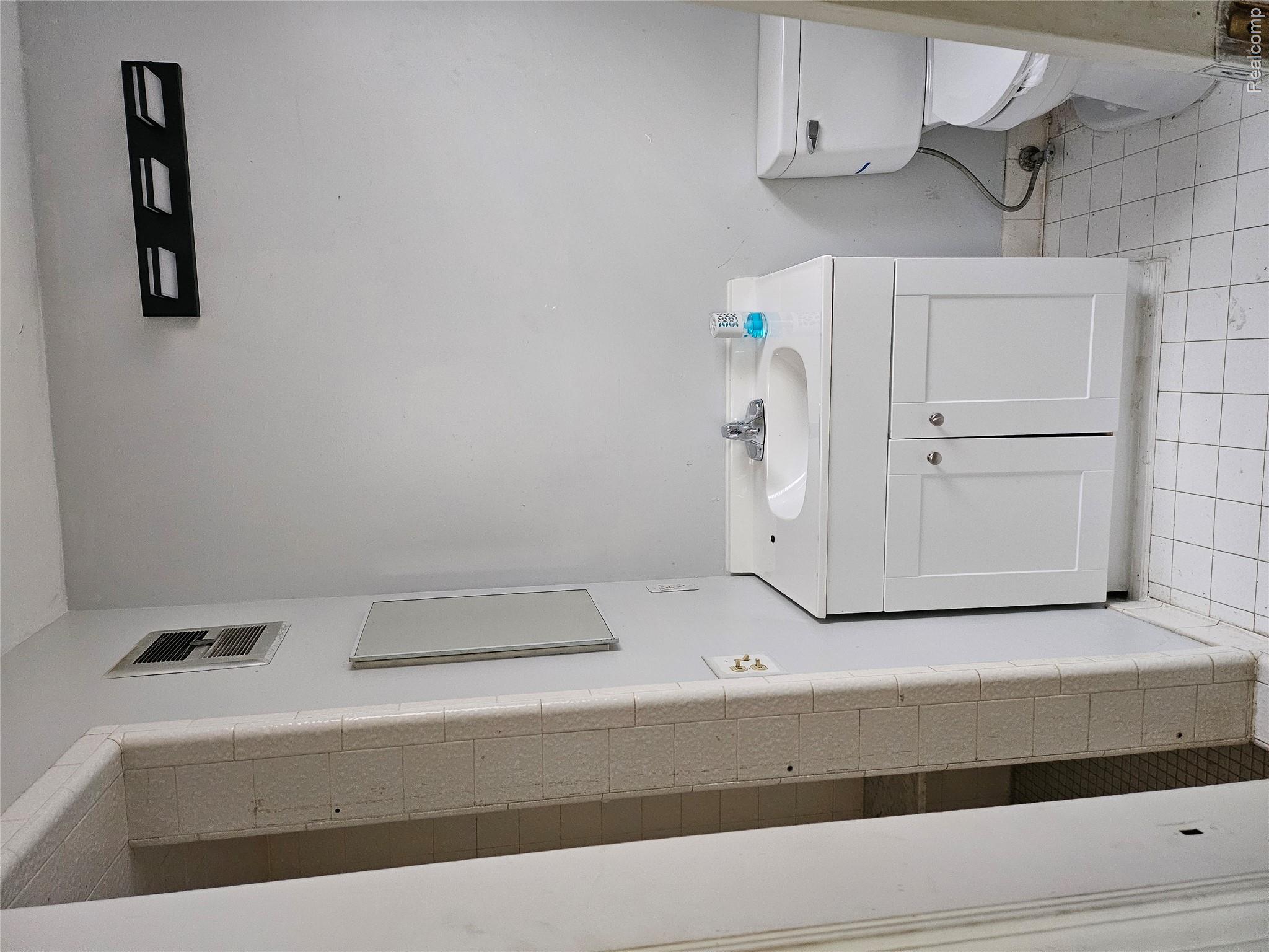 11627 Grayton Street Property Photo 8