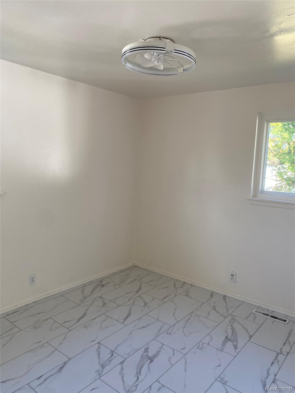1432 Charwood Road Property Photo 4