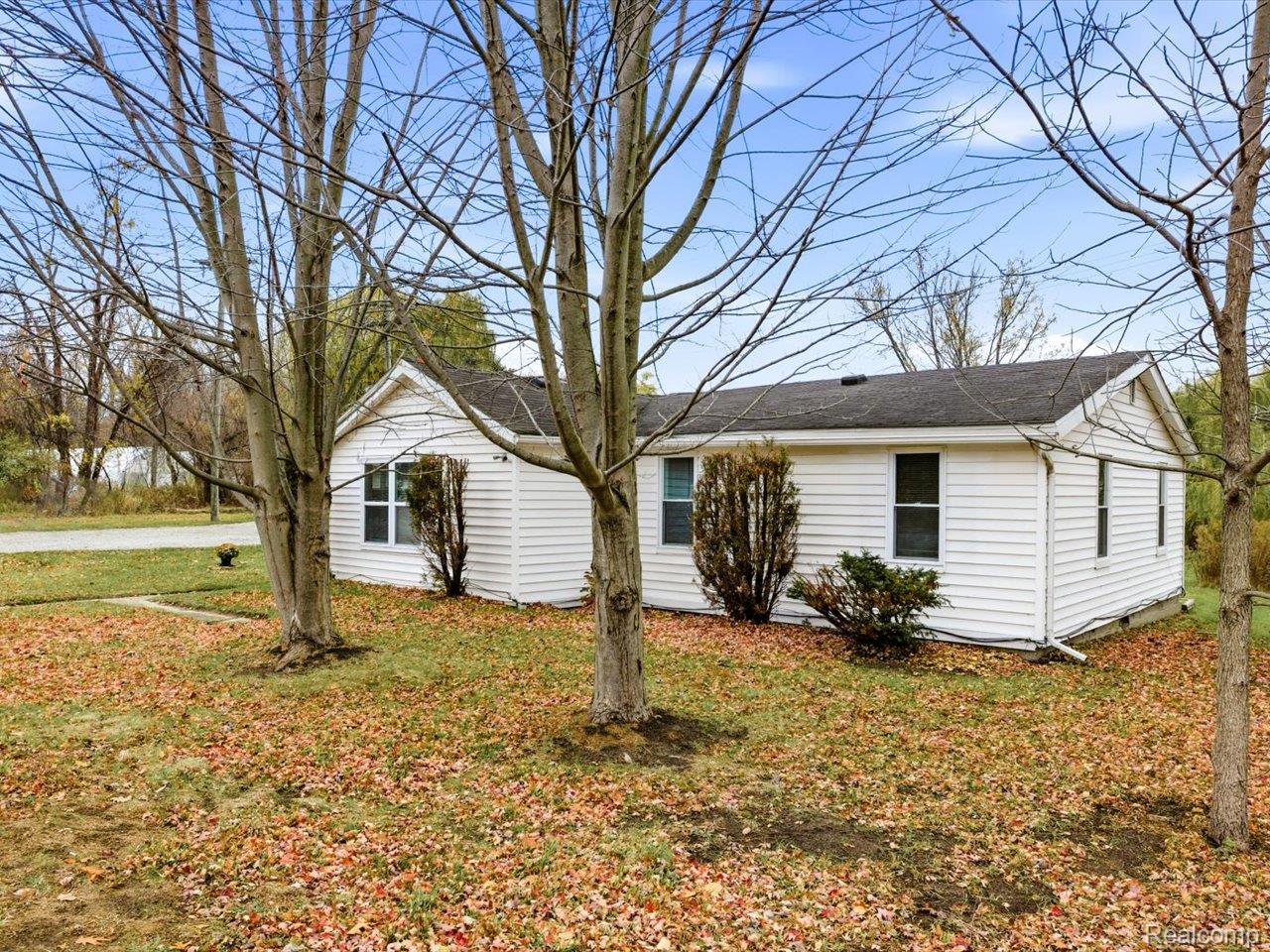 3076 Krafft Road Property Photo 4