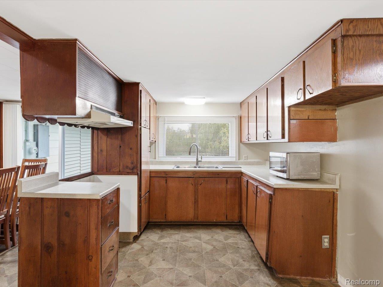 3076 Krafft Road Property Photo 9