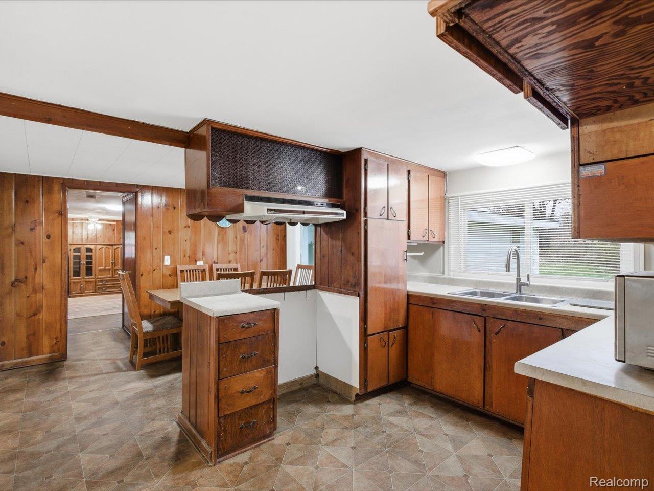 3076 Krafft Road Property Photo 10