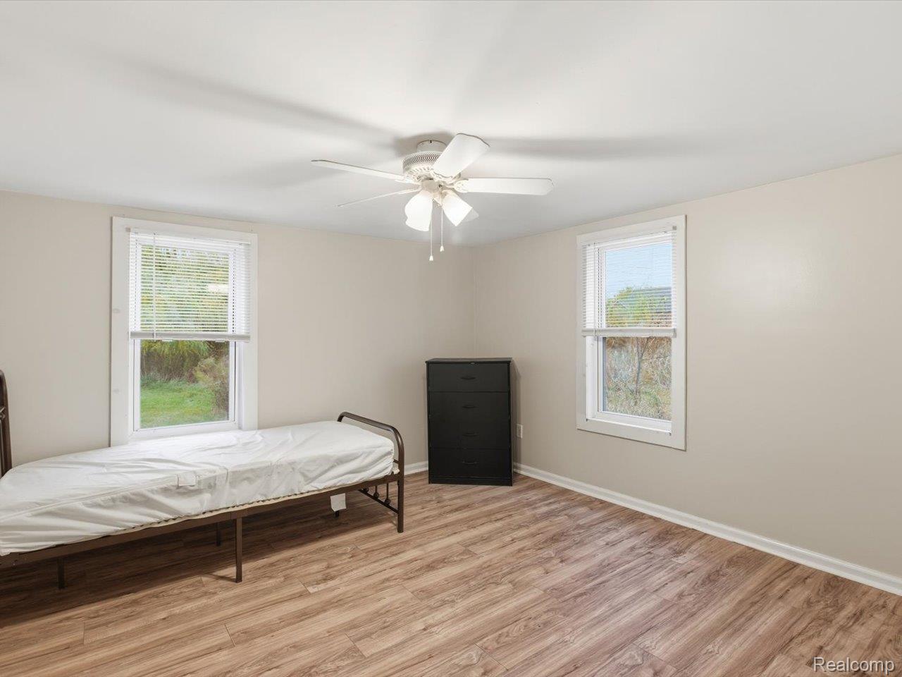 3076 Krafft Road Property Photo 12