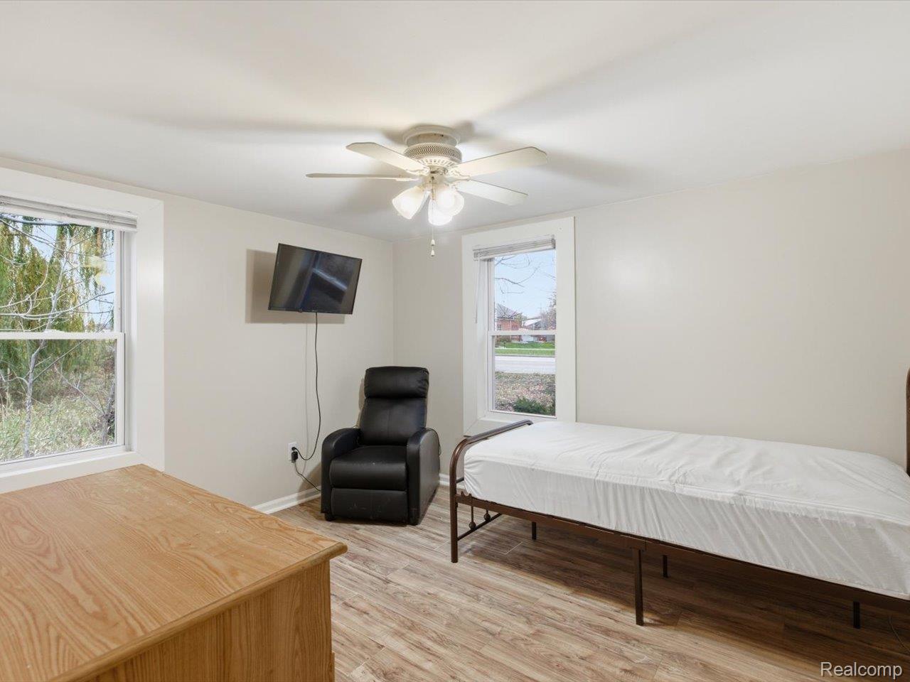 3076 Krafft Road Property Photo 13