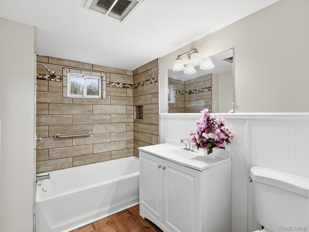3076 Krafft Road Property Photo 15
