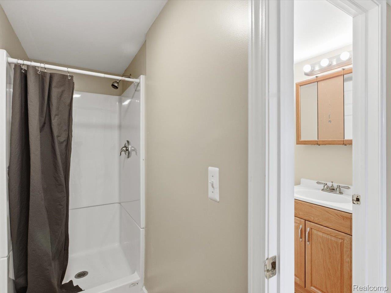 3076 Krafft Road Property Photo 29