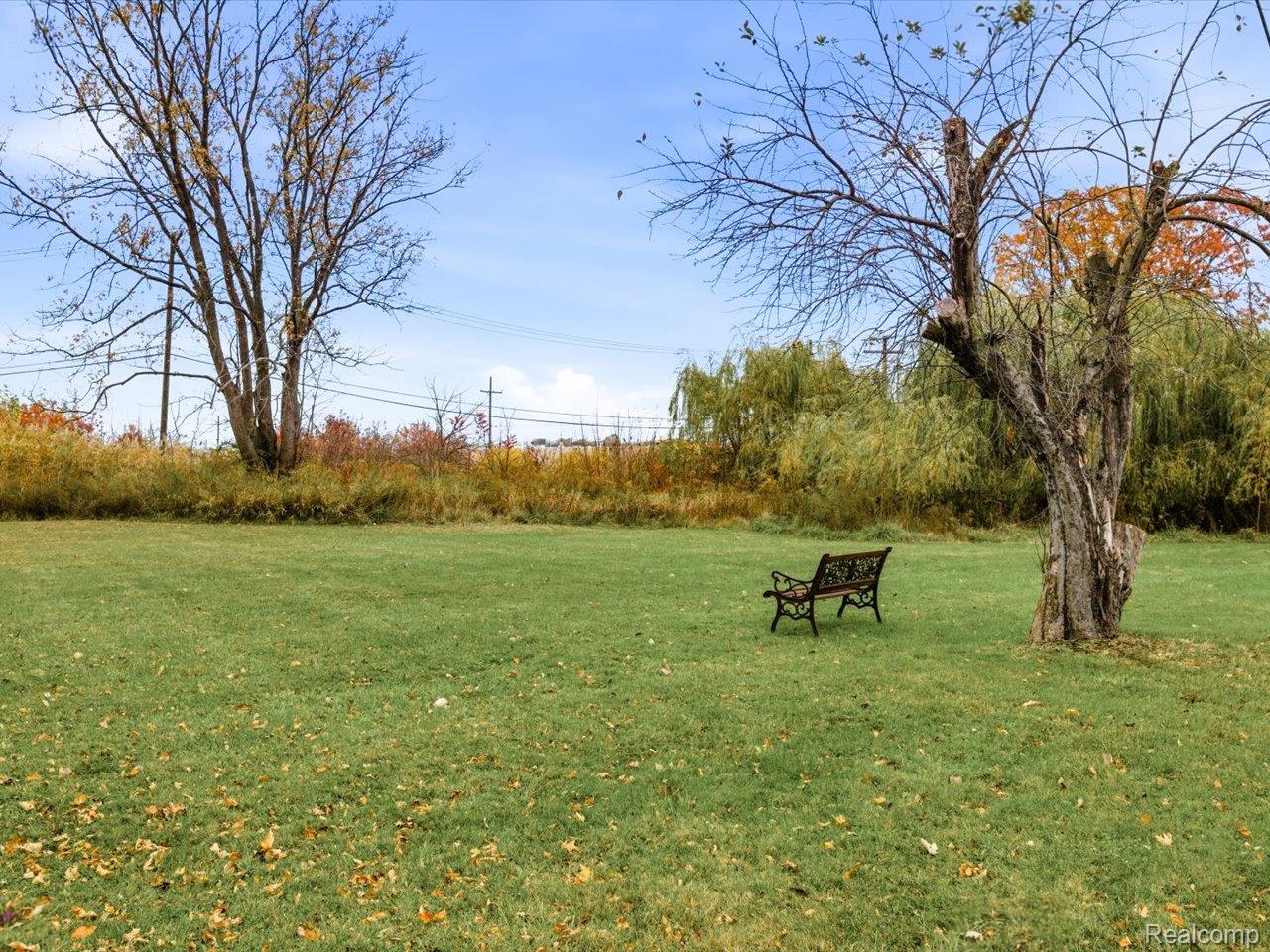 3076 Krafft Road Property Photo 35