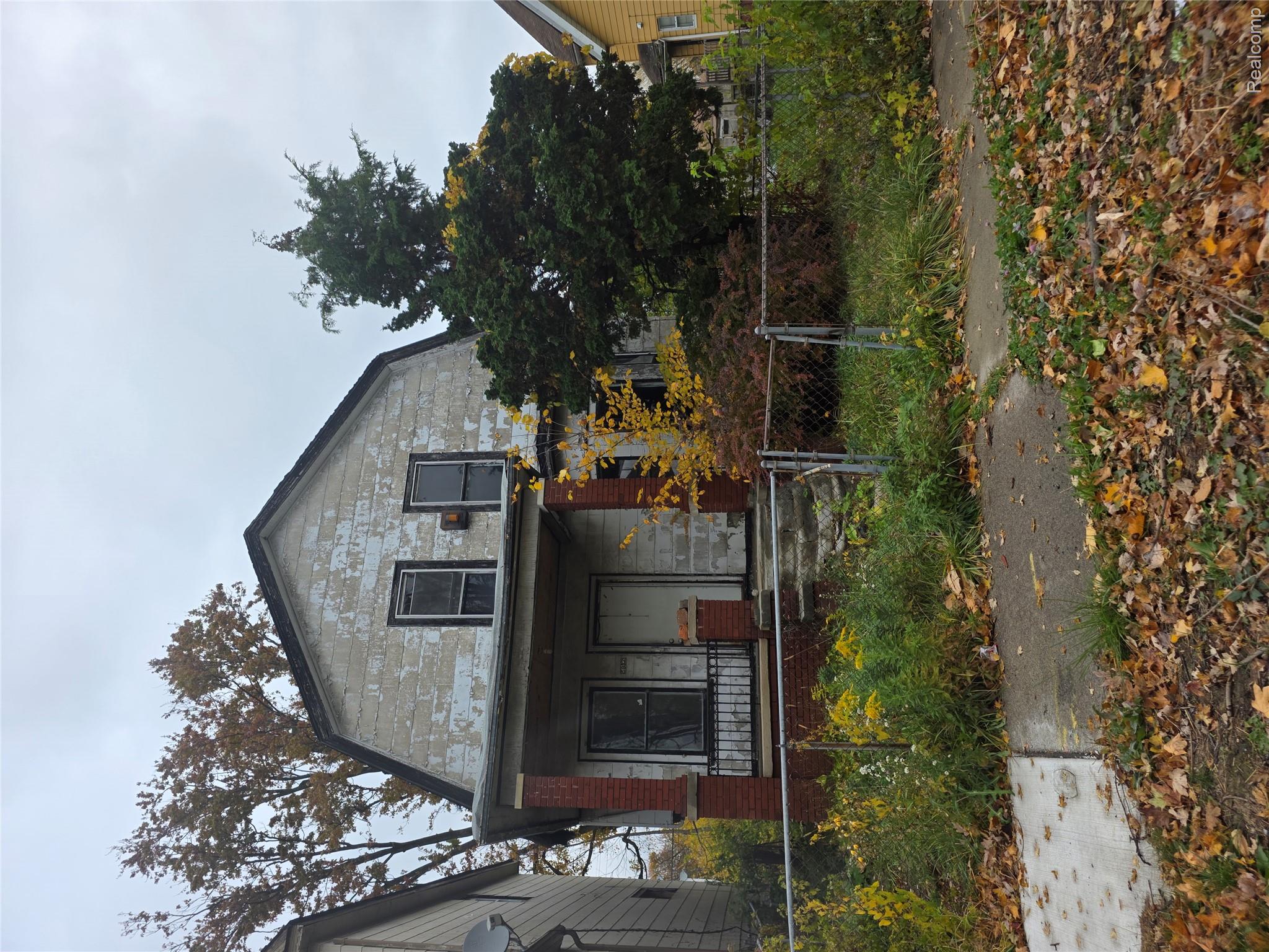 5852 Rohns Street Property Photo 2