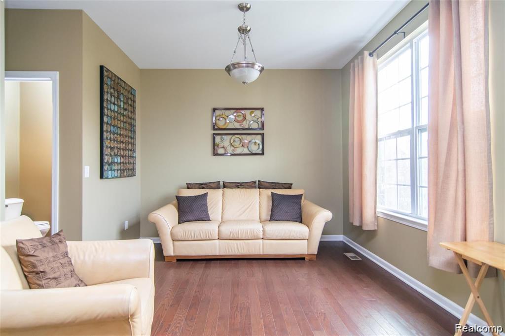 51171 Brompton Property Photo 3