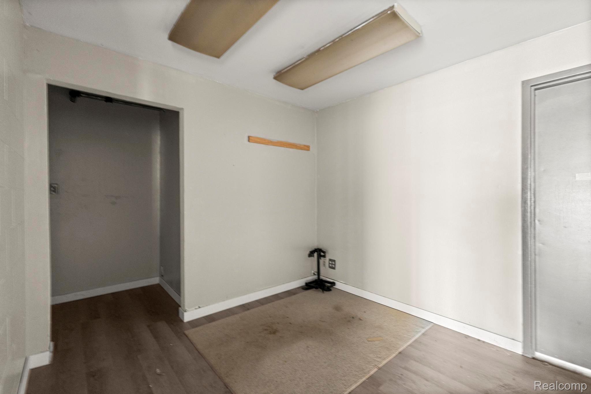 42605 Joy Road Property Photo 16