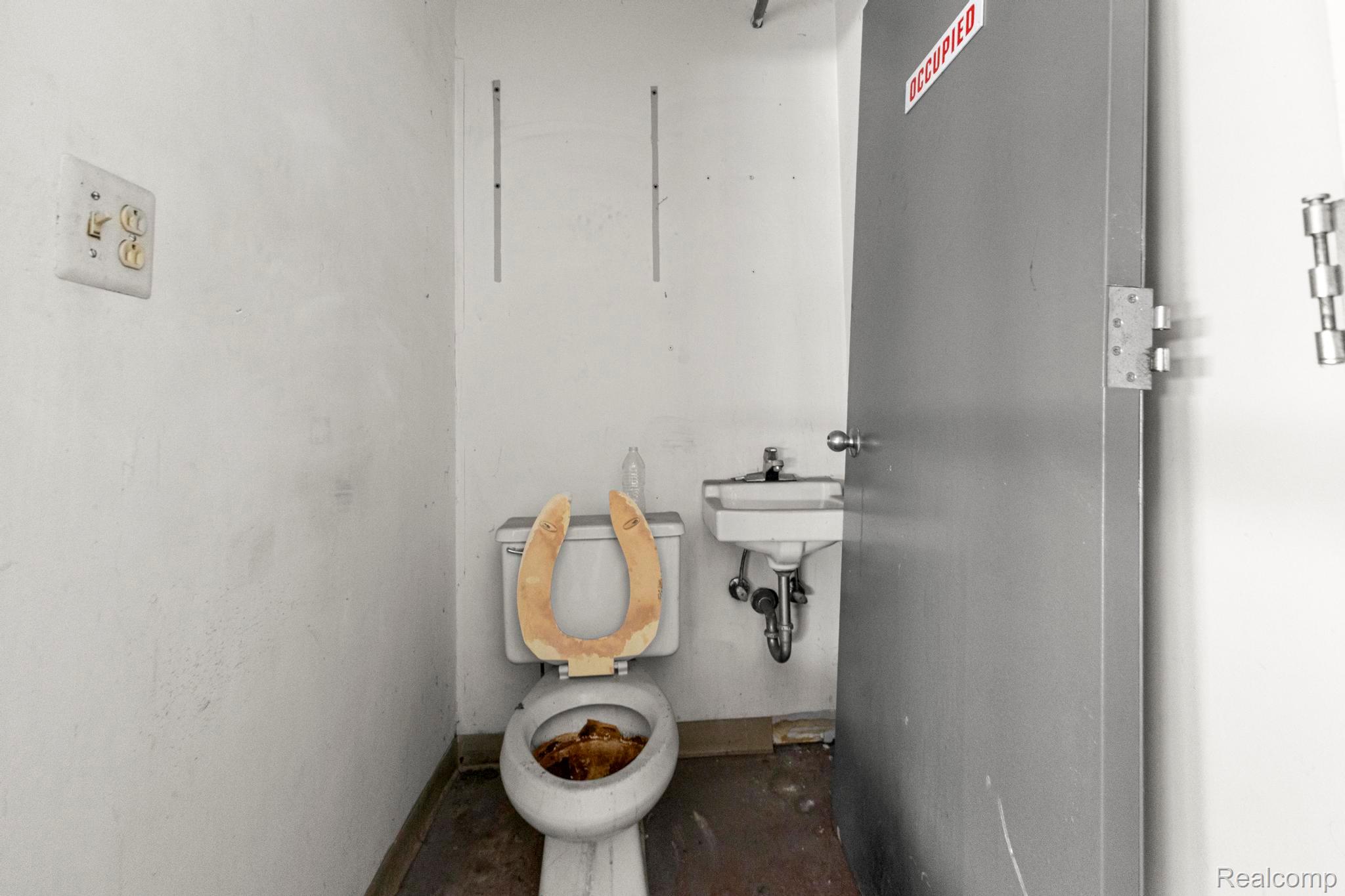 42605 Joy Road Property Photo 17