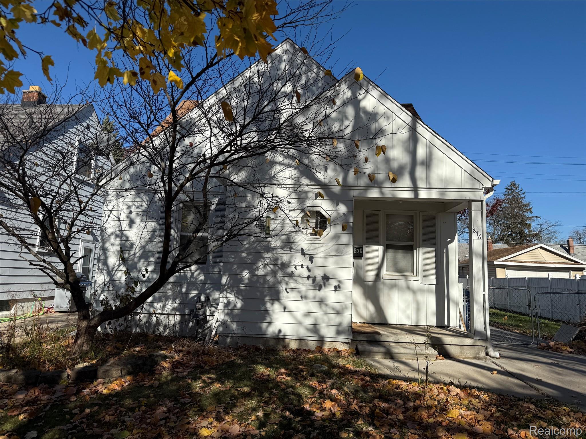876 Garfield Avenue Property Photo 1