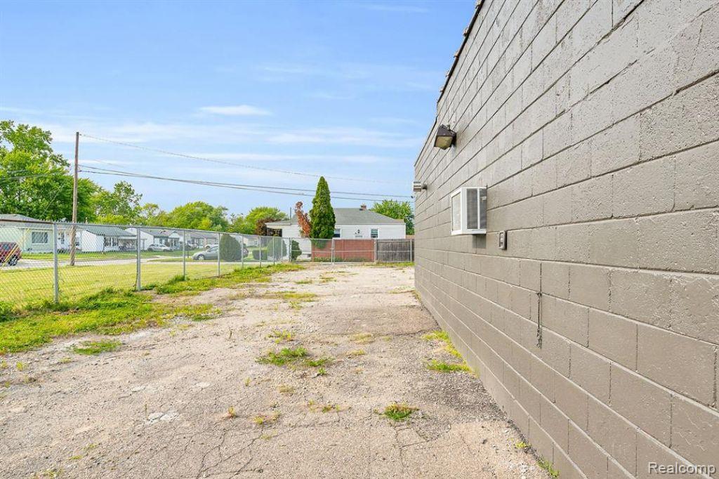 15615 E 10 Mile Road Property Photo 3