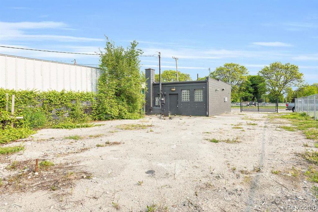15615 E 10 Mile Road Property Photo 4