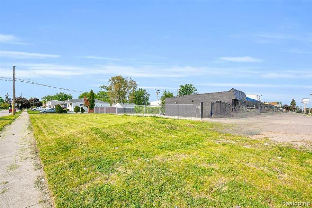 15615 E 10 Mile Road Property Photo 7