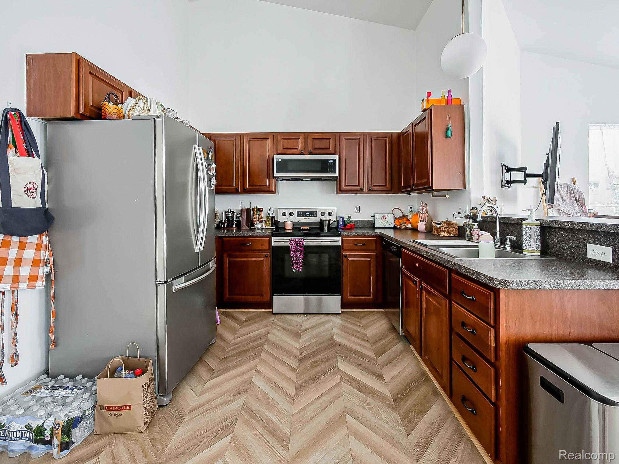 14520 Vauxhall Property Photo 3