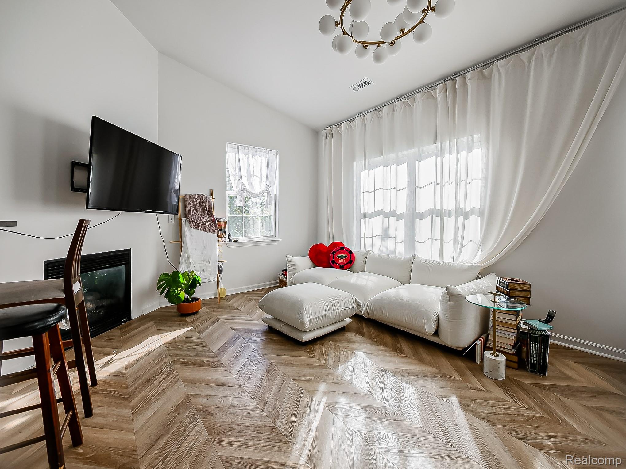 14520 Vauxhall Property Photo 4