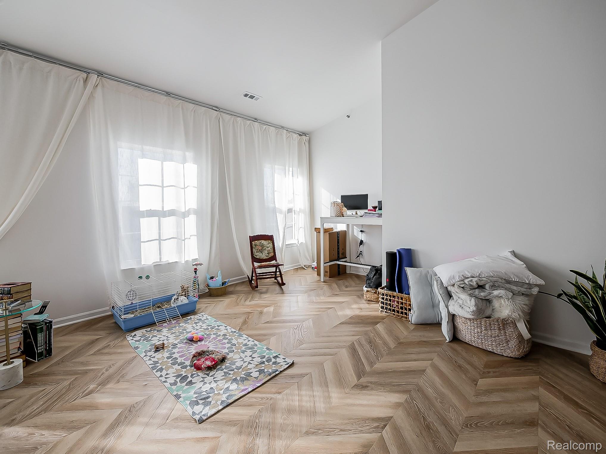 14520 Vauxhall Property Photo 6