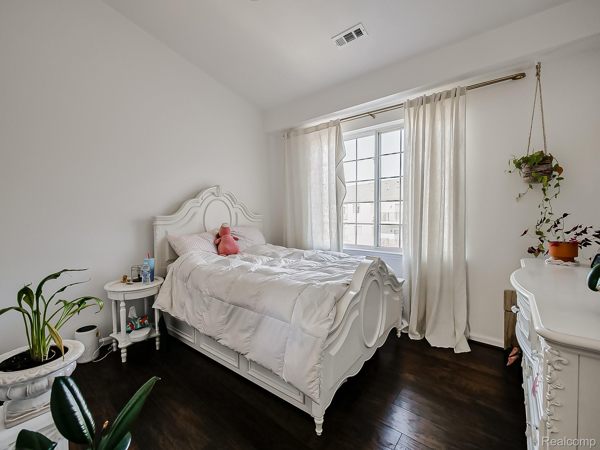 14520 Vauxhall Property Photo 11