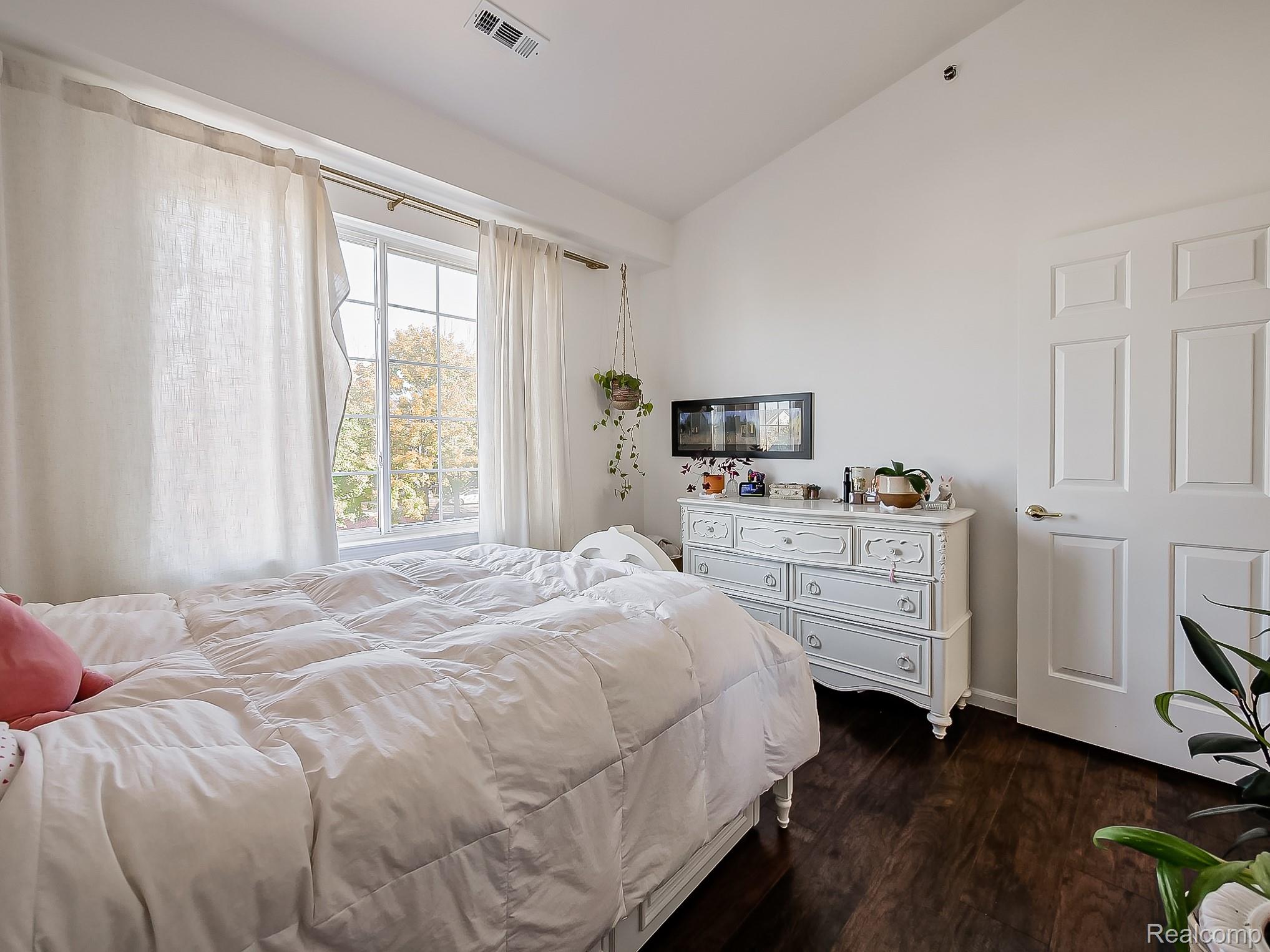 14520 Vauxhall Property Photo 12