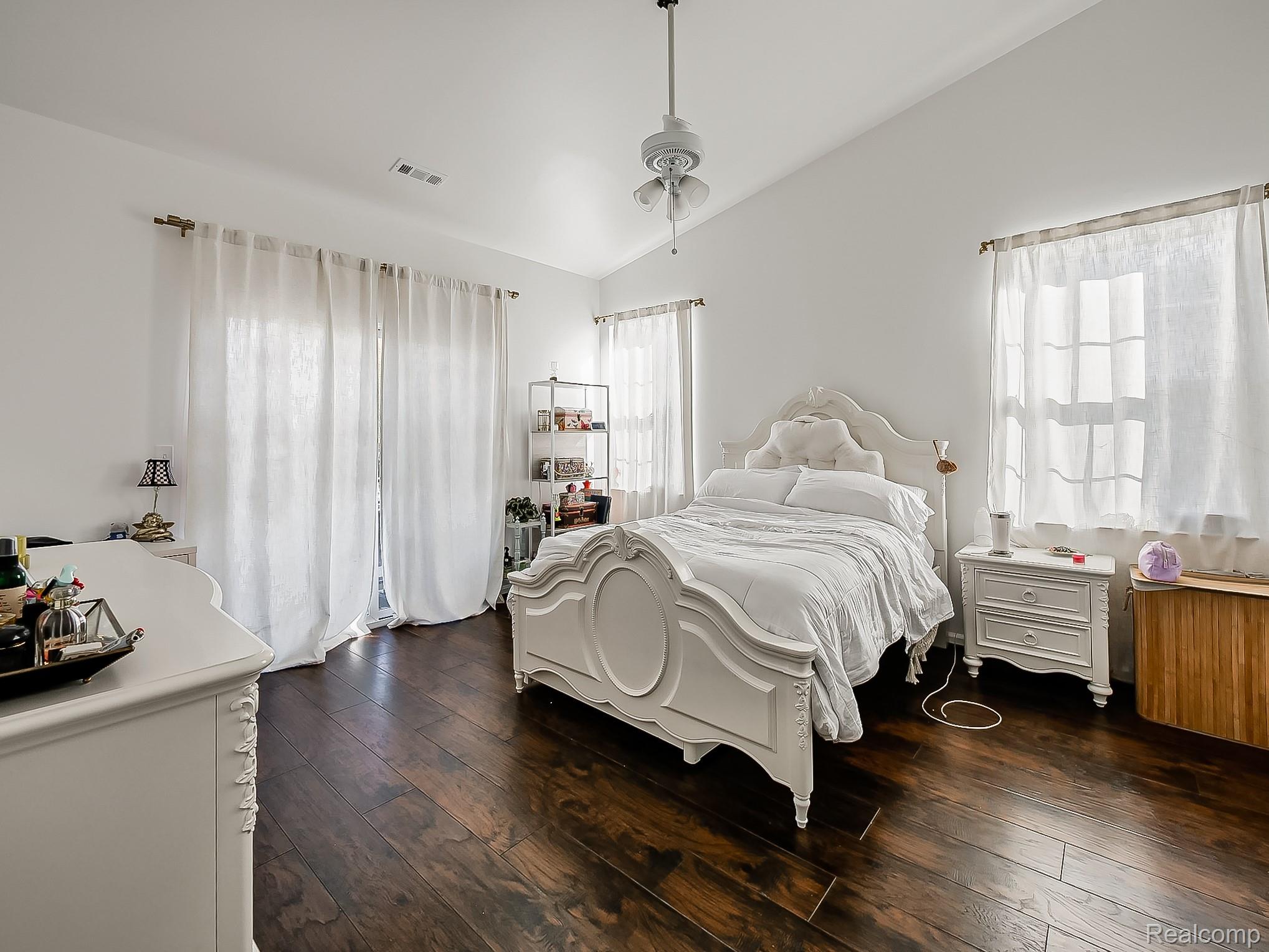 14520 Vauxhall Property Photo 13